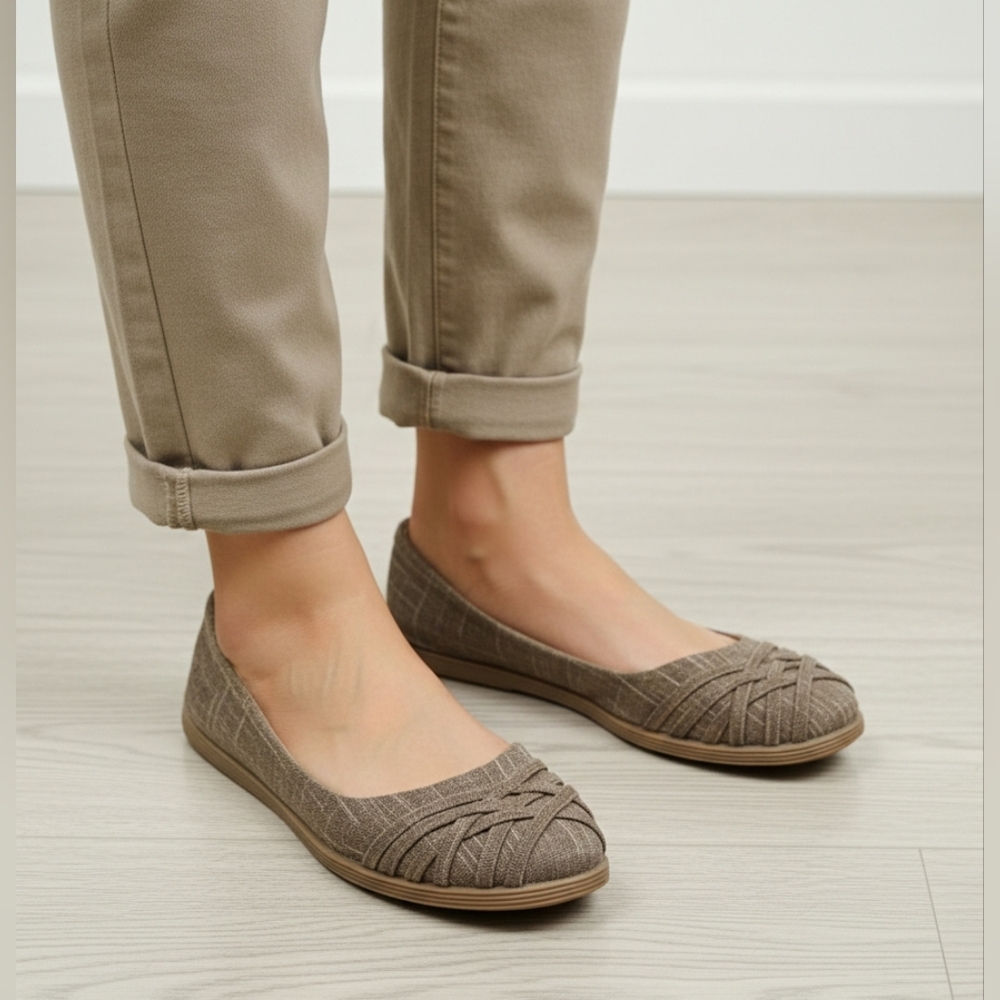 Blowfish Malibu slip-on canvas sneakers. Size 7